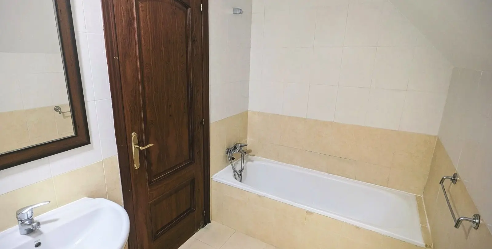 Продажа двухуровневого пентхауса в Casares 17