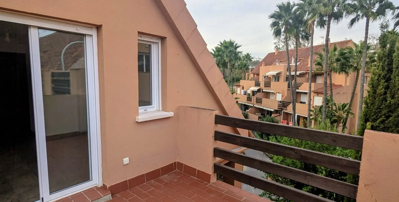 Продажа двухуровневого пентхауса в Casares 22