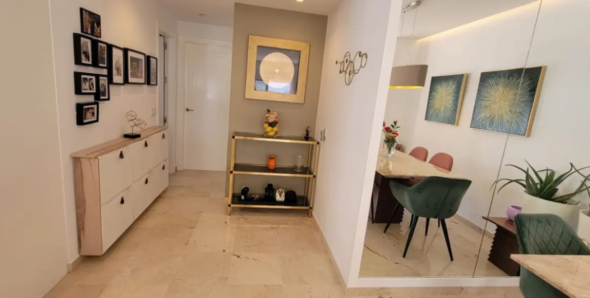 Venta de apartamento en planta media en Puerto Banús 7