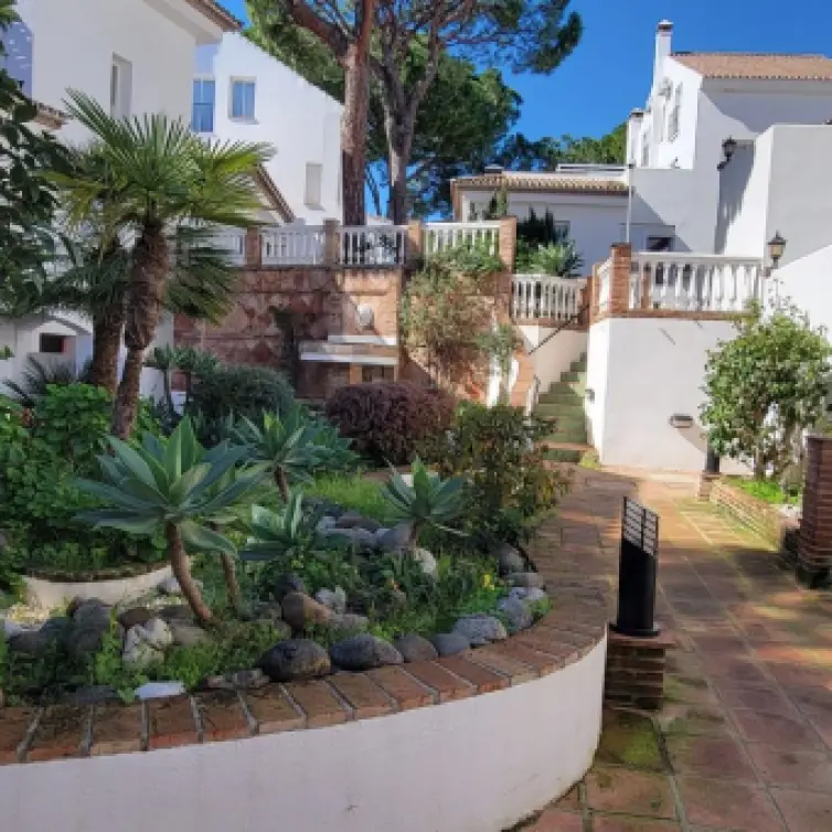 Продажа апартаментов на среднем этаже в Puerto Banús