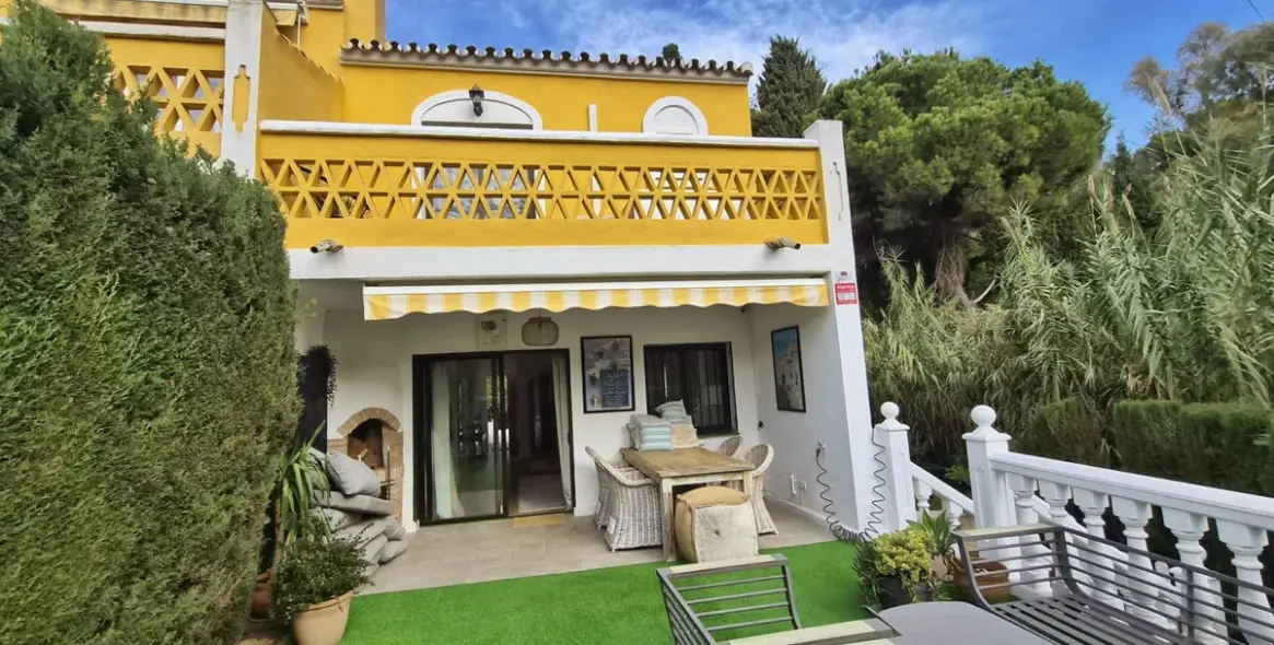 Продажа дома на две семьи в Calahonda 1