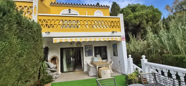 Продажа дома на две семьи в Calahonda 0