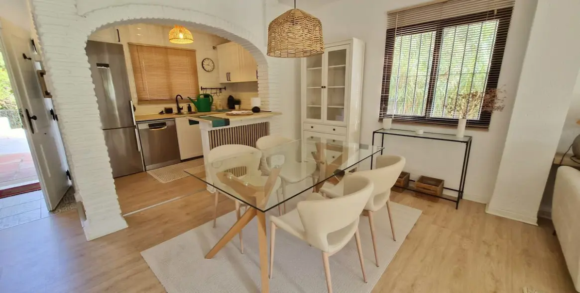 Продажа дома на две семьи в Calahonda 3