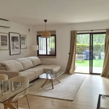 Продажа дома на две семьи в Calahonda