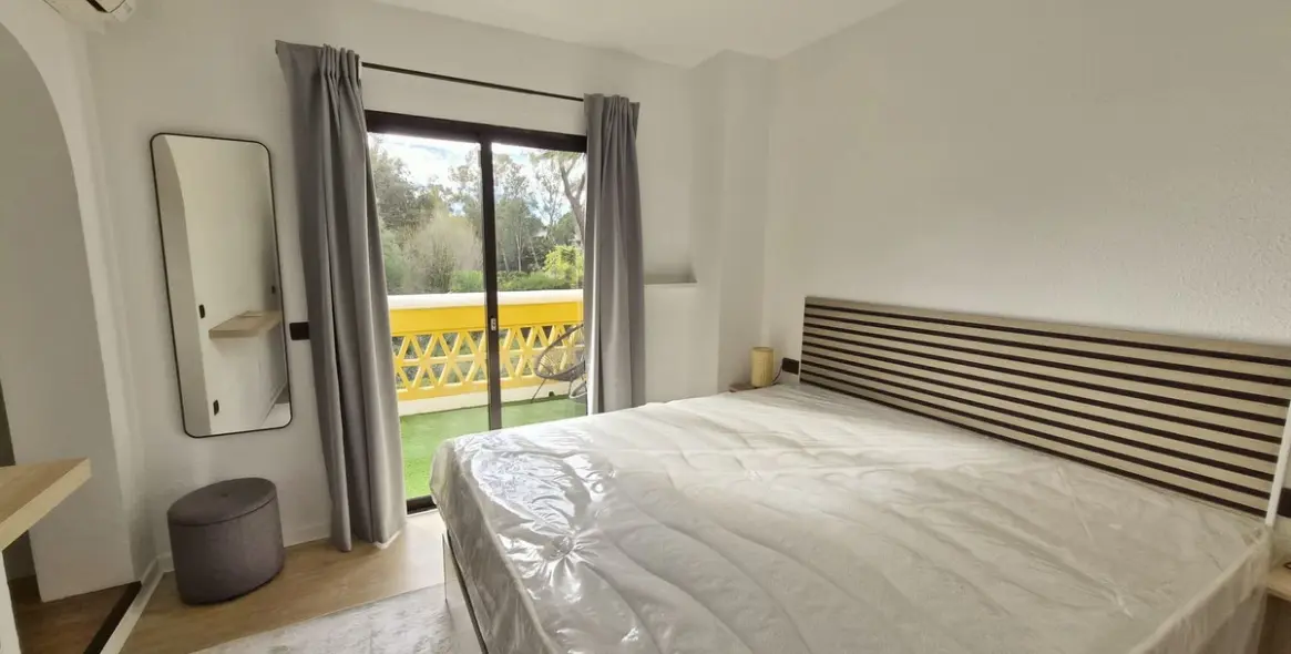 Продажа дома на две семьи в Calahonda 11