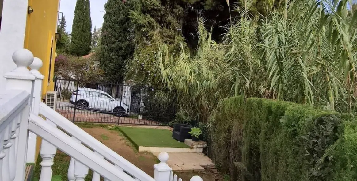 Продажа дома на две семьи в Calahonda 17