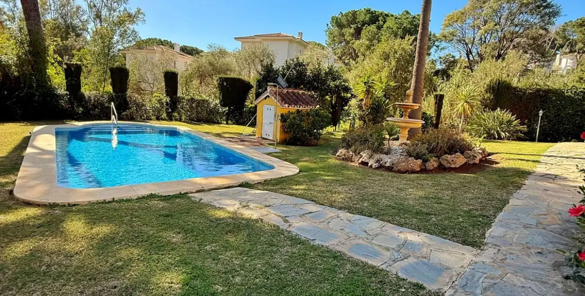 Sale of semi-detached house in Calahonda 25