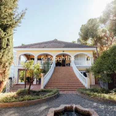 Sale of detached villa in Pinos de Alhaurin