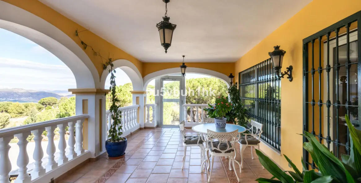 Sale of detached villa in Pinos de Alhaurin 3