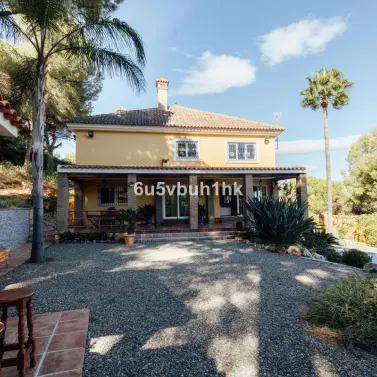 Sale of detached villa in Pinos de Alhaurin