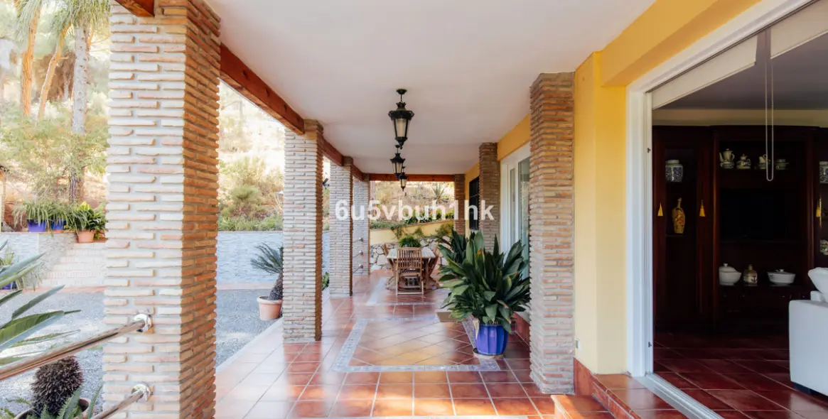 Sale of detached villa in Pinos de Alhaurin 12