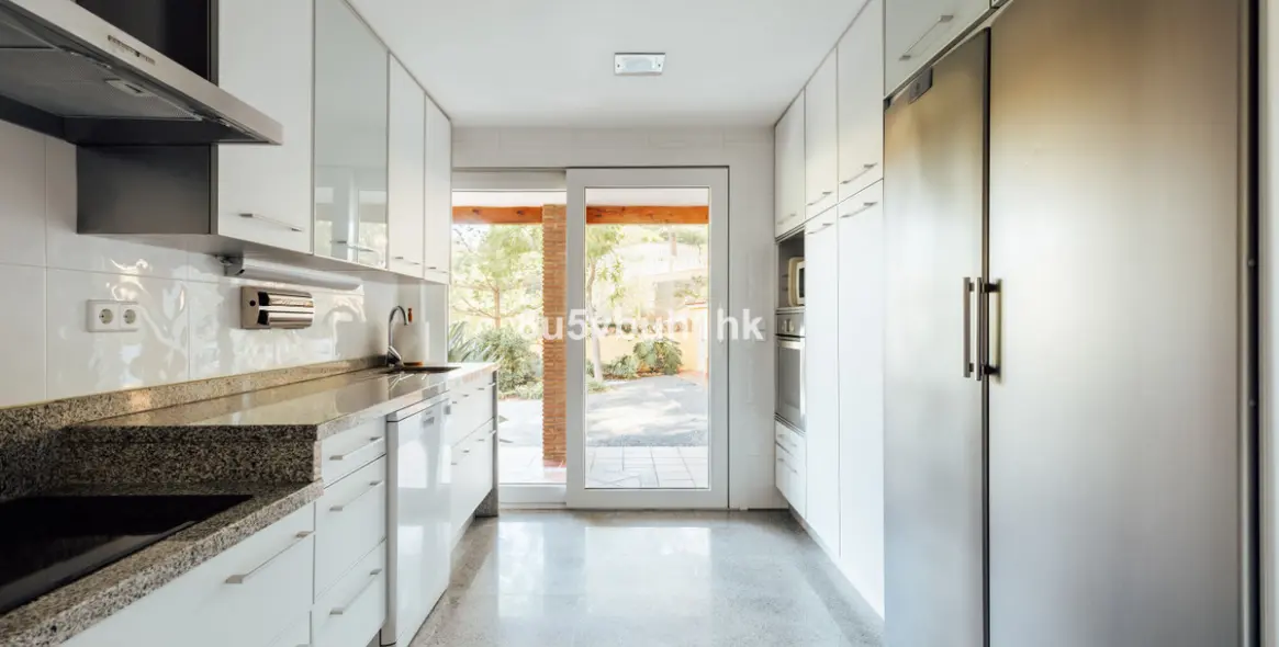 Sale of detached villa in Pinos de Alhaurin 15