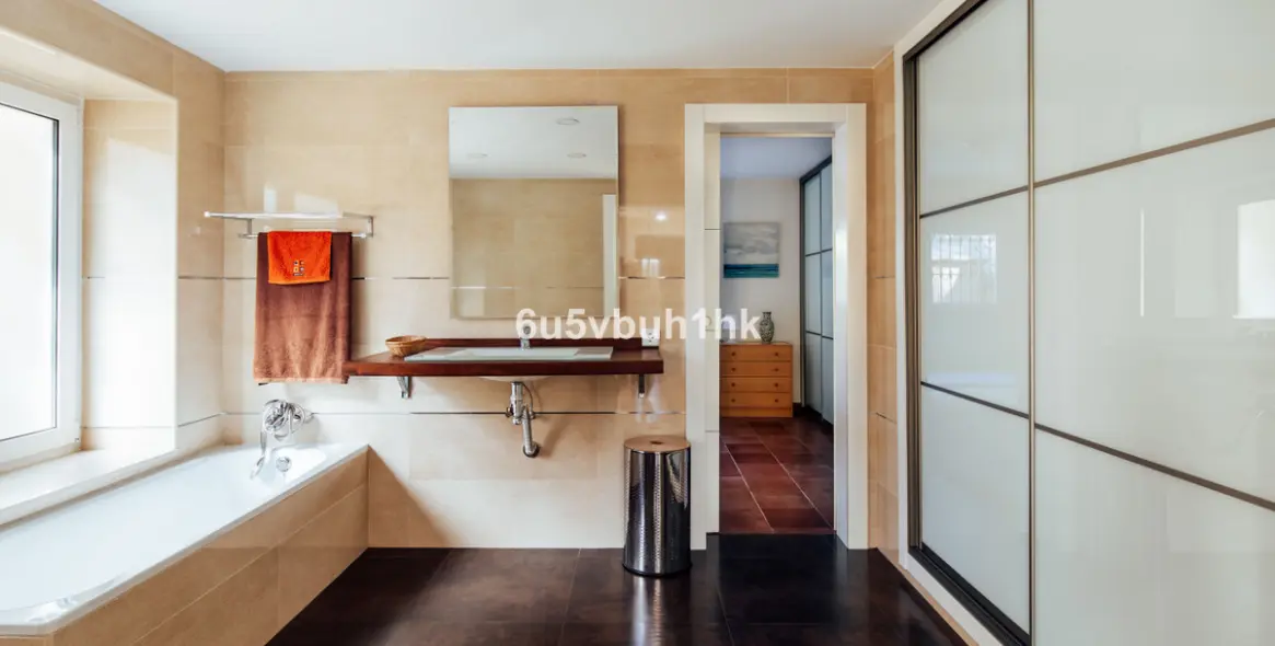 Sale of detached villa in Pinos de Alhaurin 17