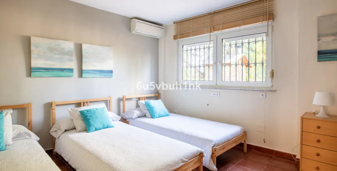 Sale of detached villa in Pinos de Alhaurin 18