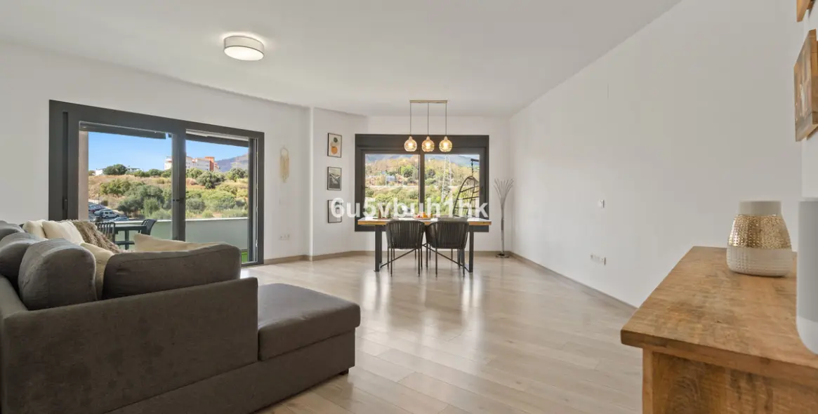 Venta de apartamento en planta baja en Avda de Andalucia - Sierra de Estepona 1