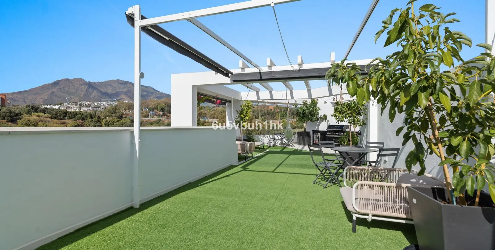 Sale of penthouse in Estepona 1