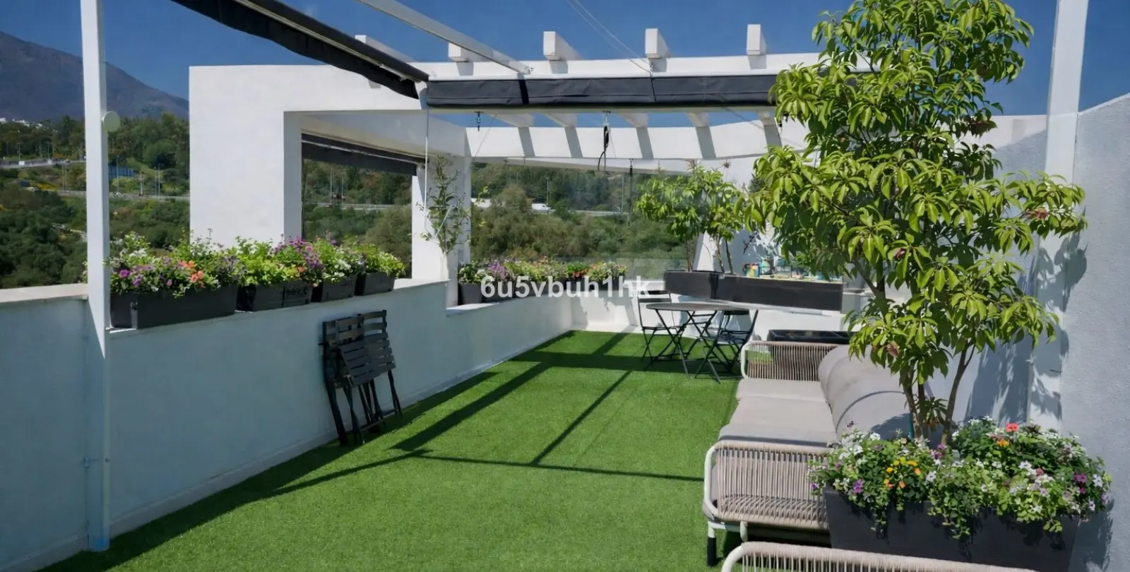 Sale of penthouse in Estepona 23