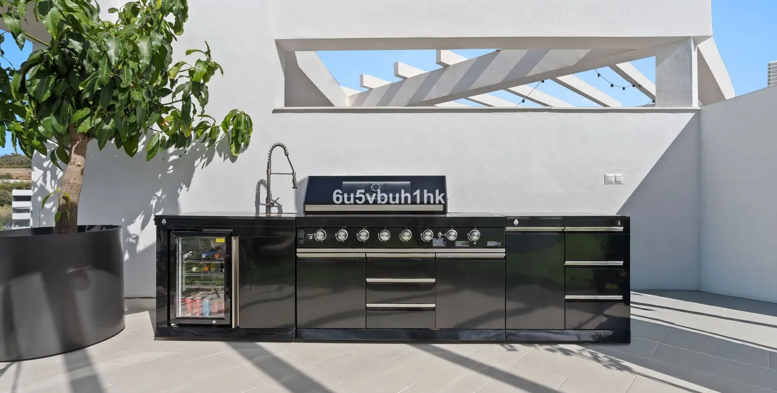 Sale of penthouse in Estepona 24