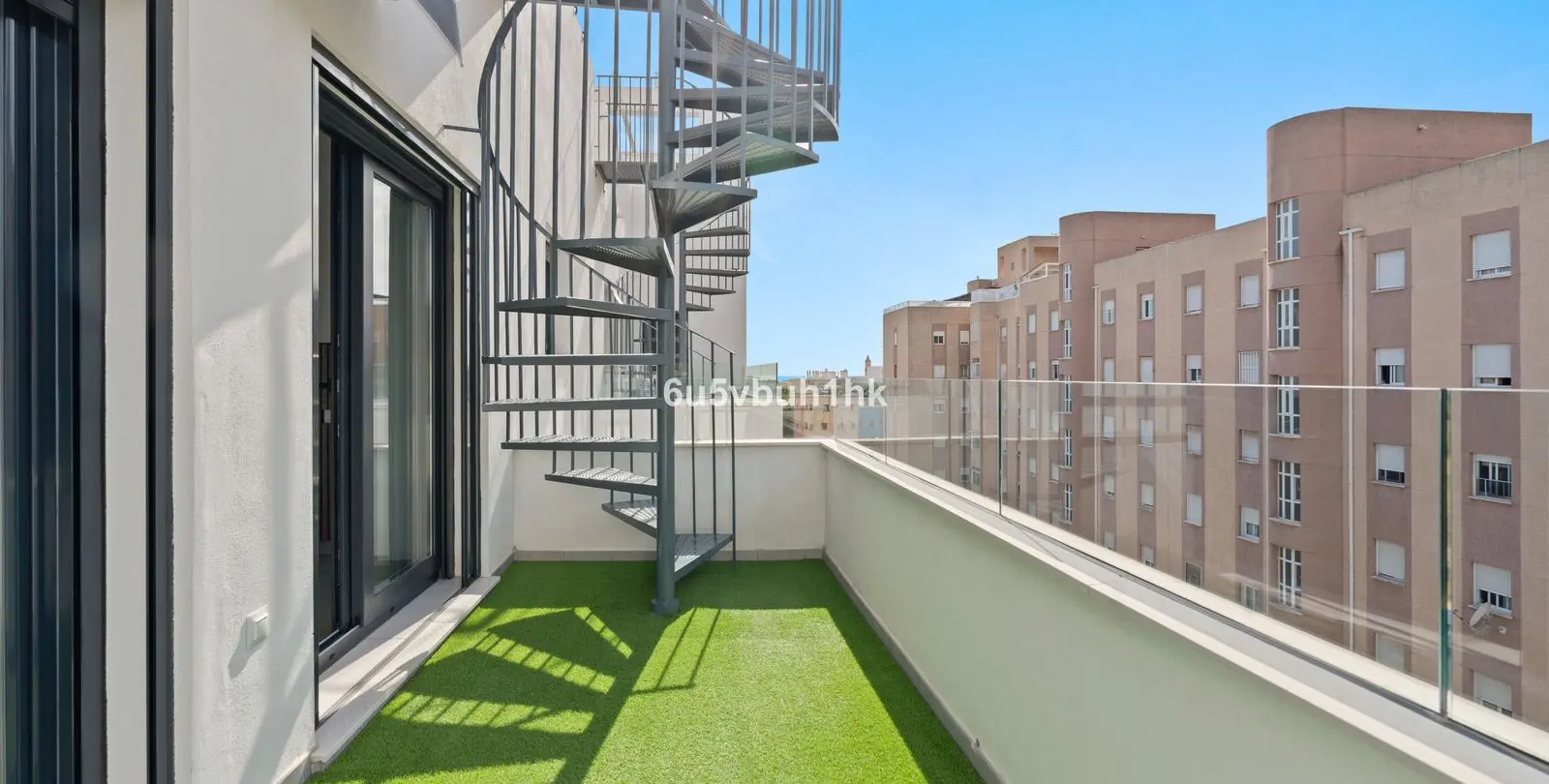 Sale of penthouse in Estepona 25