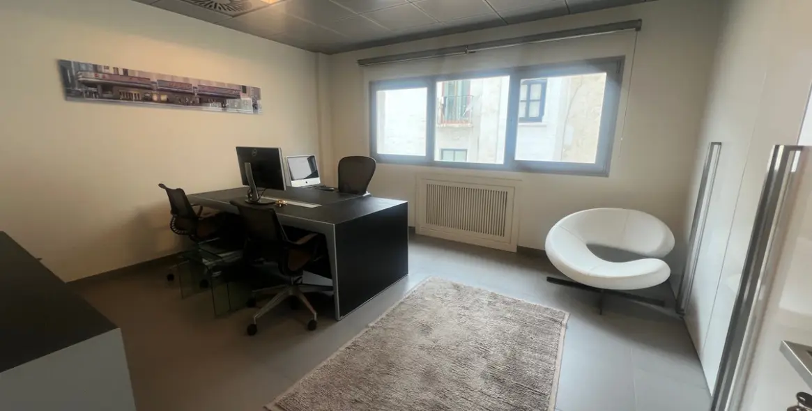 Sale of office in Puerto Banús 2