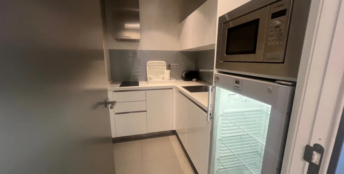 Sale of office in Puerto Banús 3