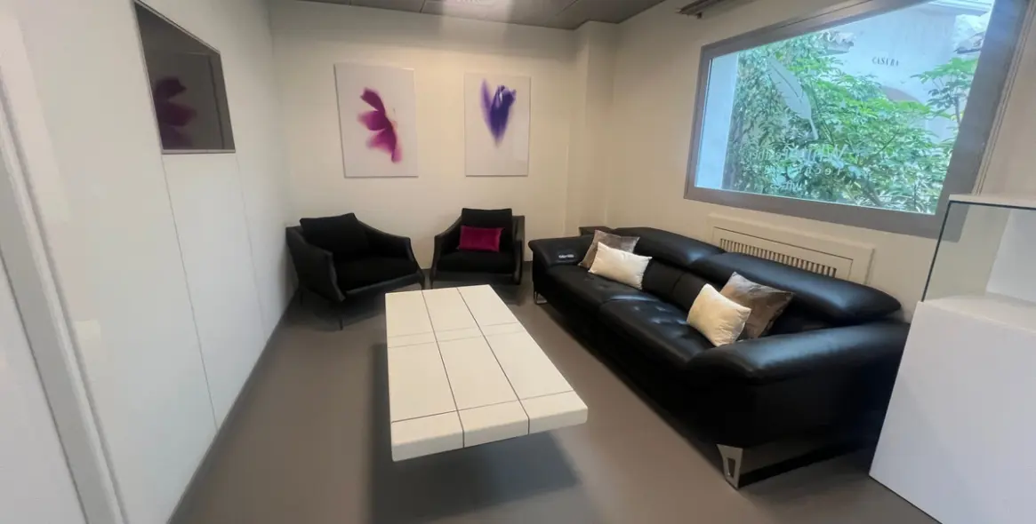 Sale of office in Puerto Banús 4