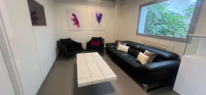 Venta de oficina en Puerto Banús 3