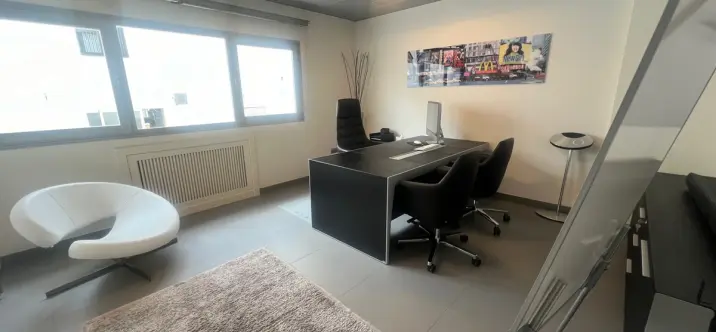 Venta de oficina en Puerto Banús 4