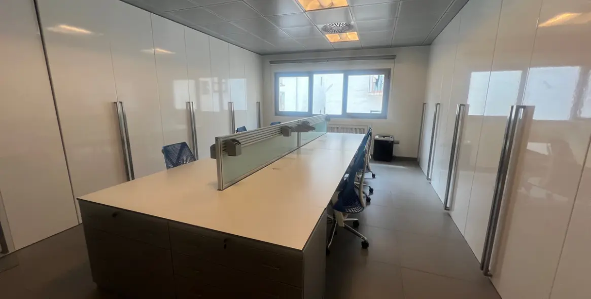 Sale of office in Puerto Banús 6