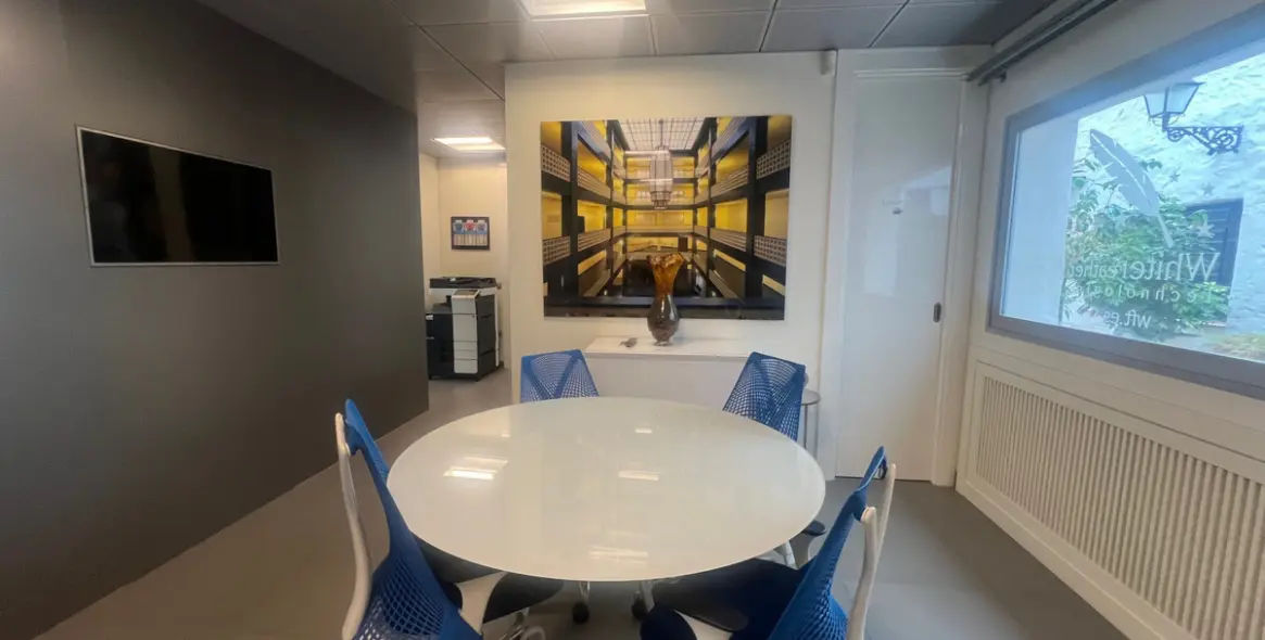 Sale of office in Puerto Banús 7