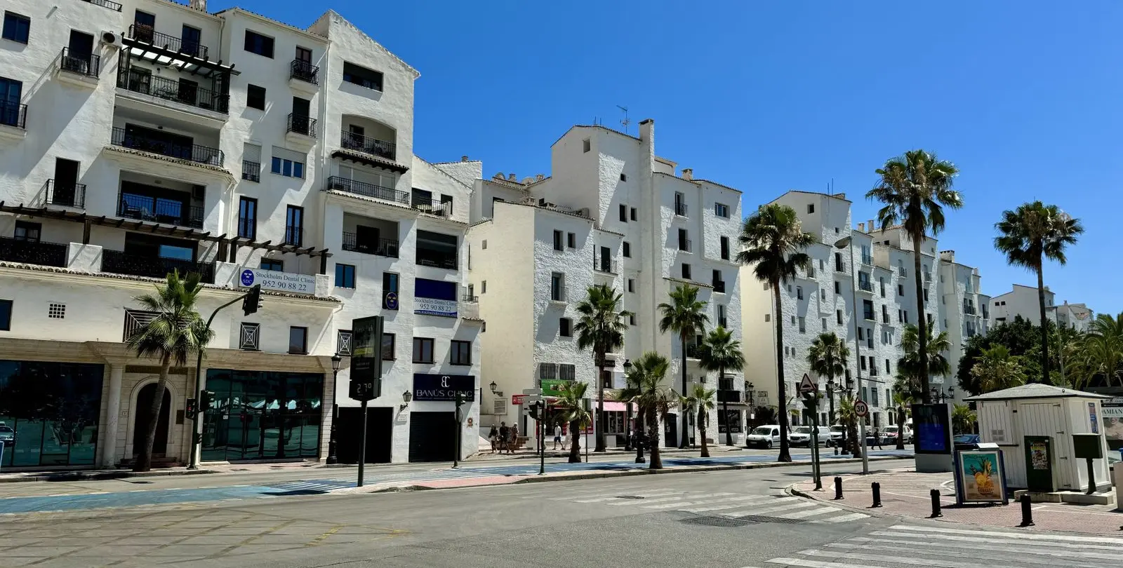 Sale of office in Puerto Banús 1