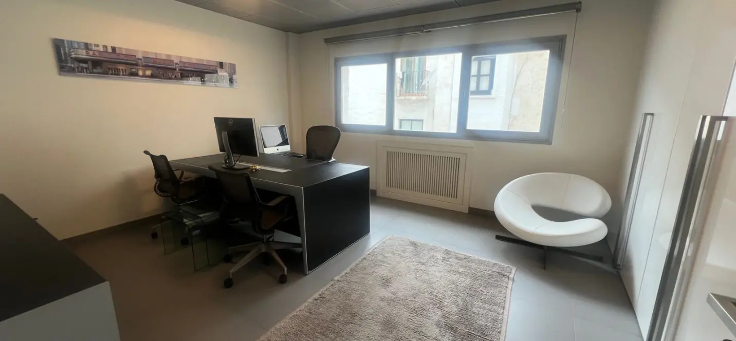 Venta de oficina en Puerto Banús 1