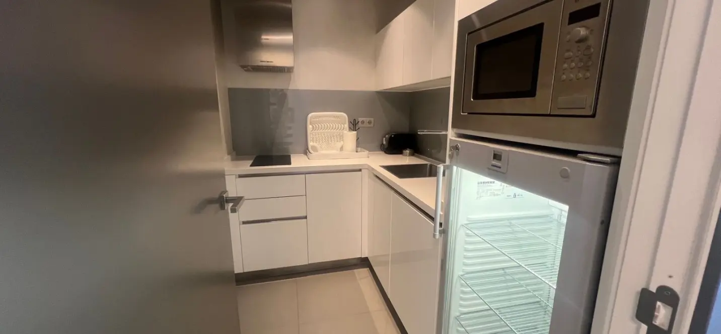 Venta de oficina en Puerto Banús 2