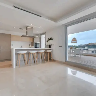 Venta de apartamento en planta baja en Los Arqueros