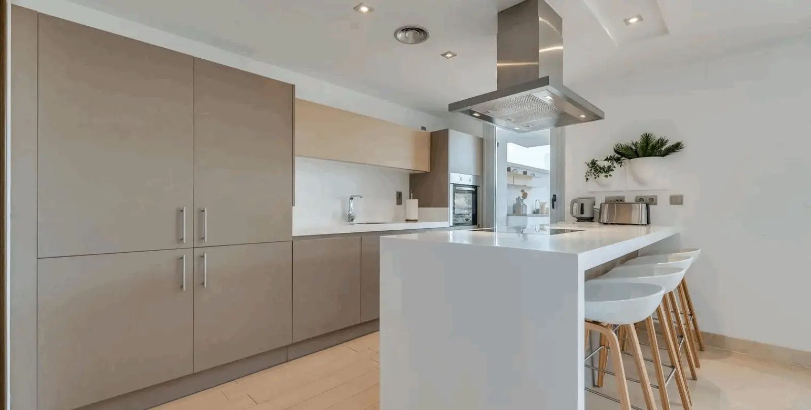 Sale of ground floor apartment in Los Arqueros 25