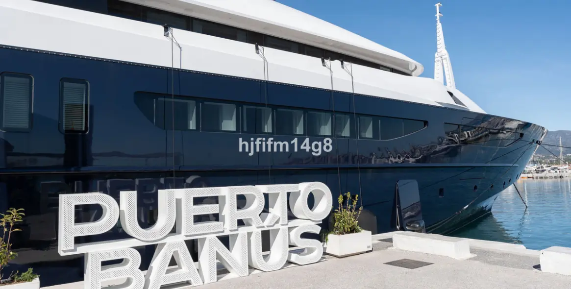 Venta de apartamento en planta media en Puerto Banús 18