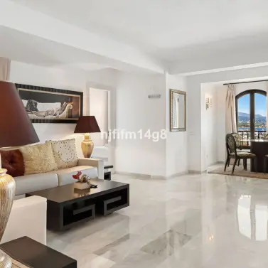 Sale of middle floor apartment in Puerto Banús