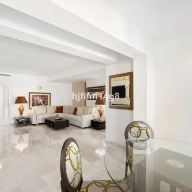 Sale of middle floor apartment in Puerto Banús