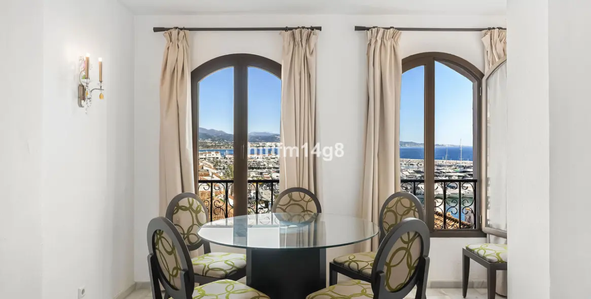 Sale of middle floor apartment in Puerto Banús 7