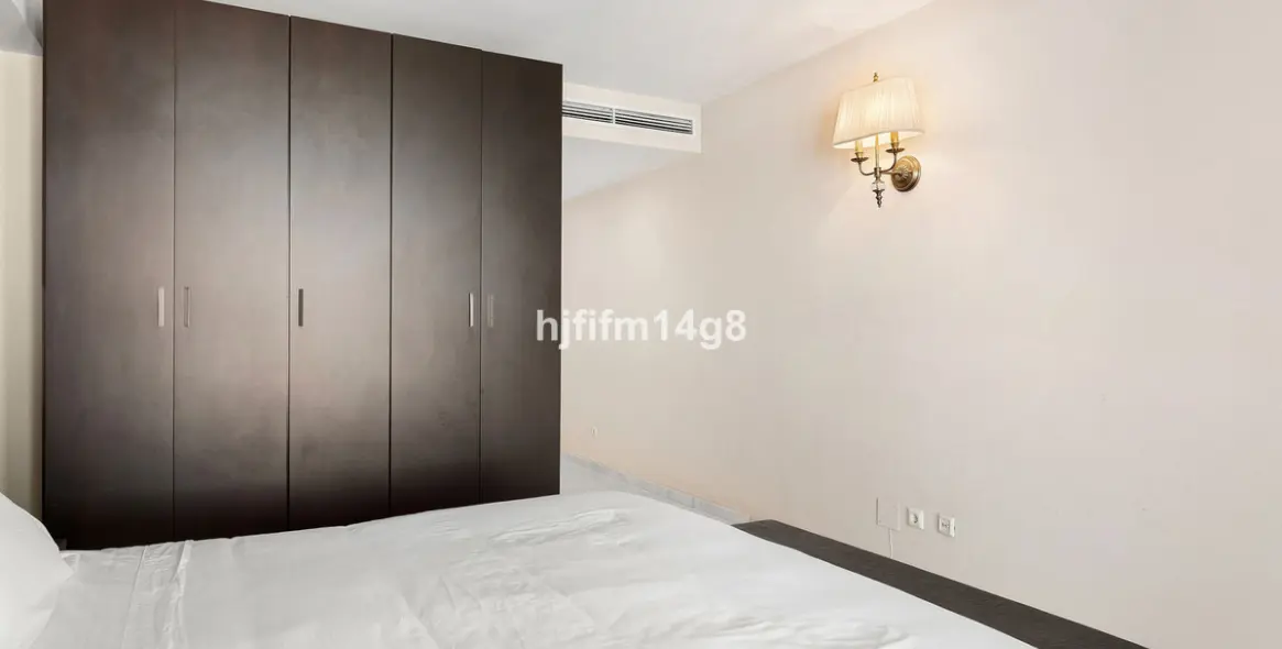 Sale of middle floor apartment in Puerto Banús 11