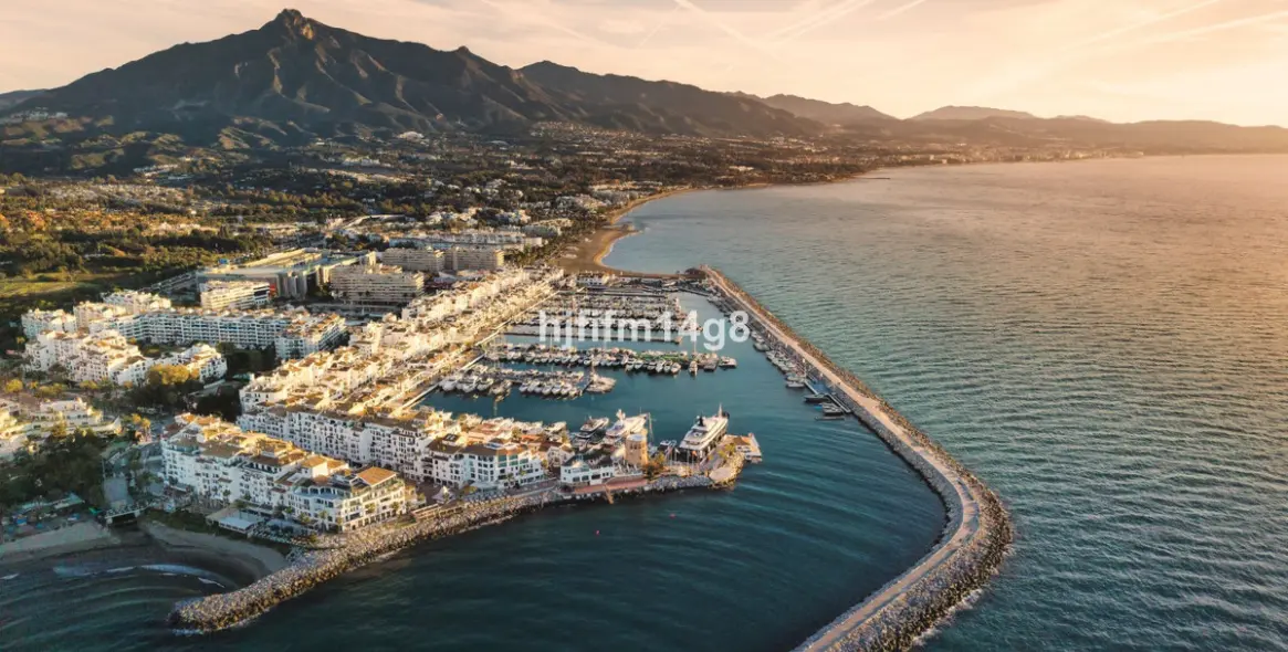 Sale of middle floor apartment in Puerto Banús 19