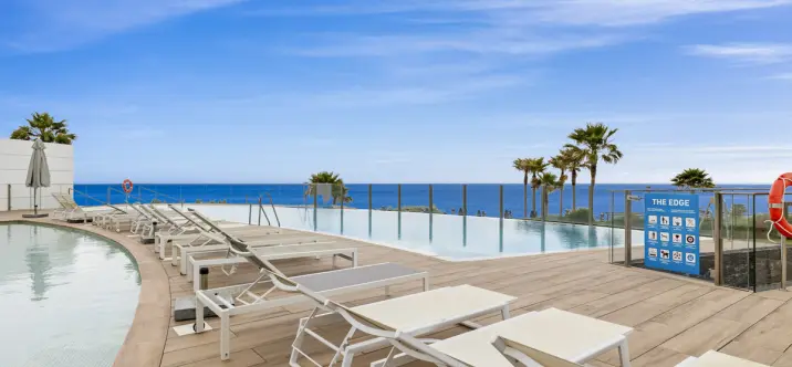 Venta de apartamento en planta media en Estepona 0