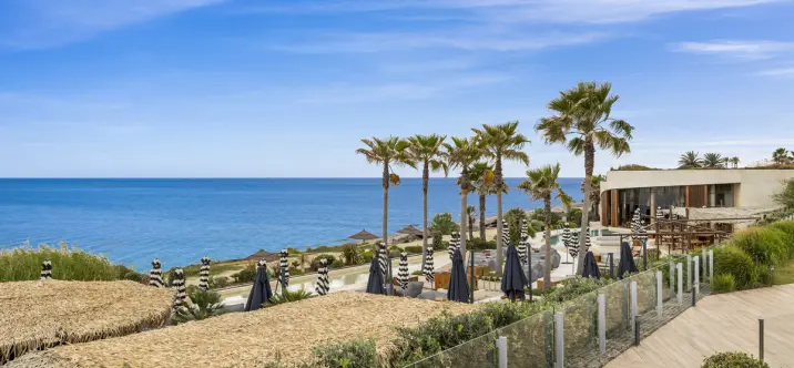 Venta de apartamento en planta media en Estepona 4