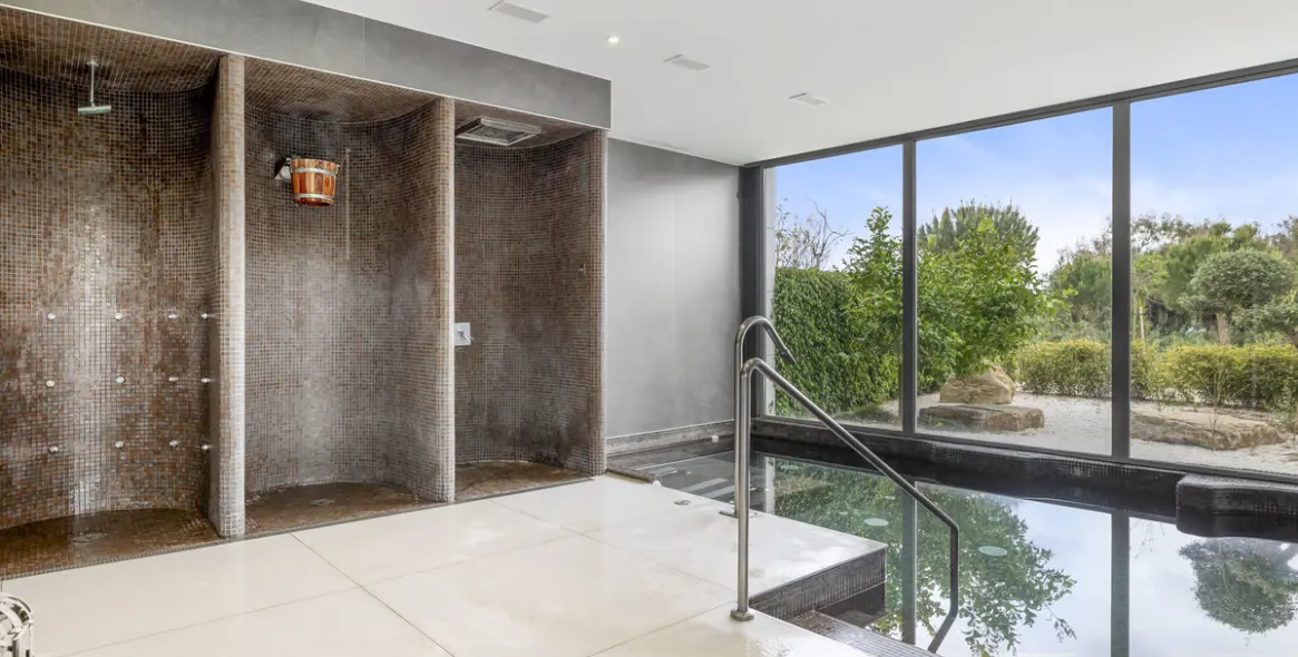 Venta de apartamento en planta media en Estepona 11