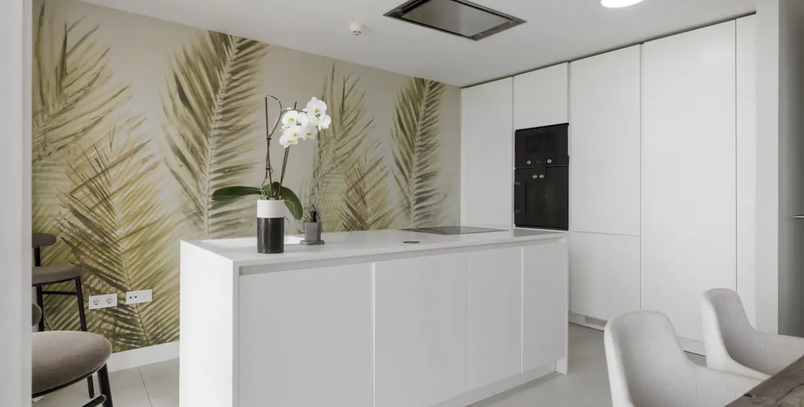 Venta de apartamento en planta media en Estepona 16