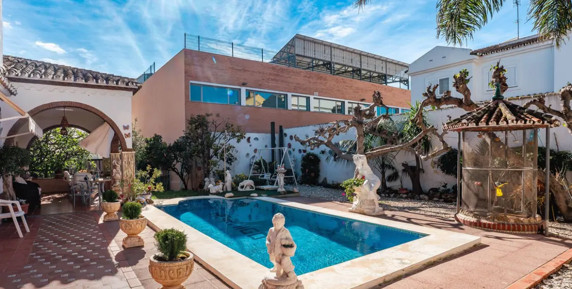 Venta de villa independiente en Los Pacos 1