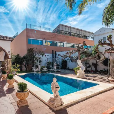 Venta de villa independiente en Los Pacos