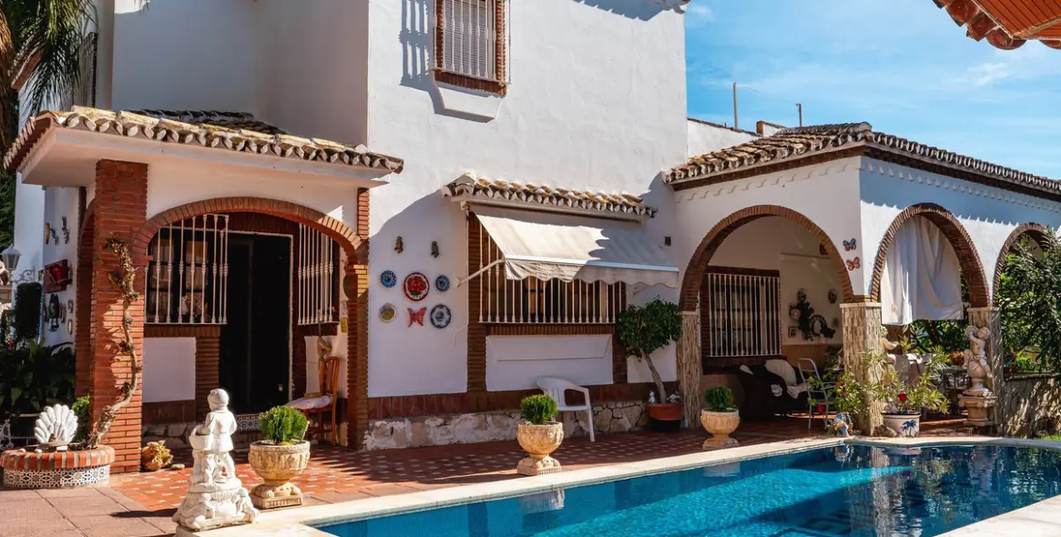 Venta de villa independiente en Los Pacos 2