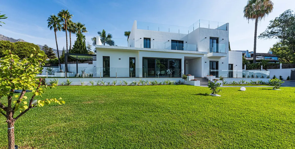 Venta de villa independiente en Marbella 1