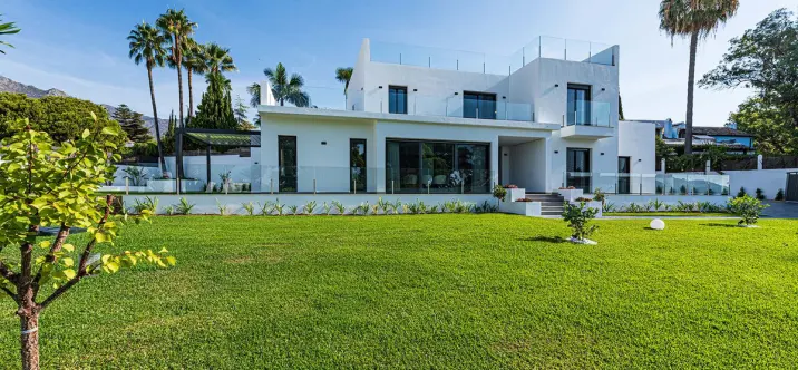 Venta de villa independiente en Marbella 0